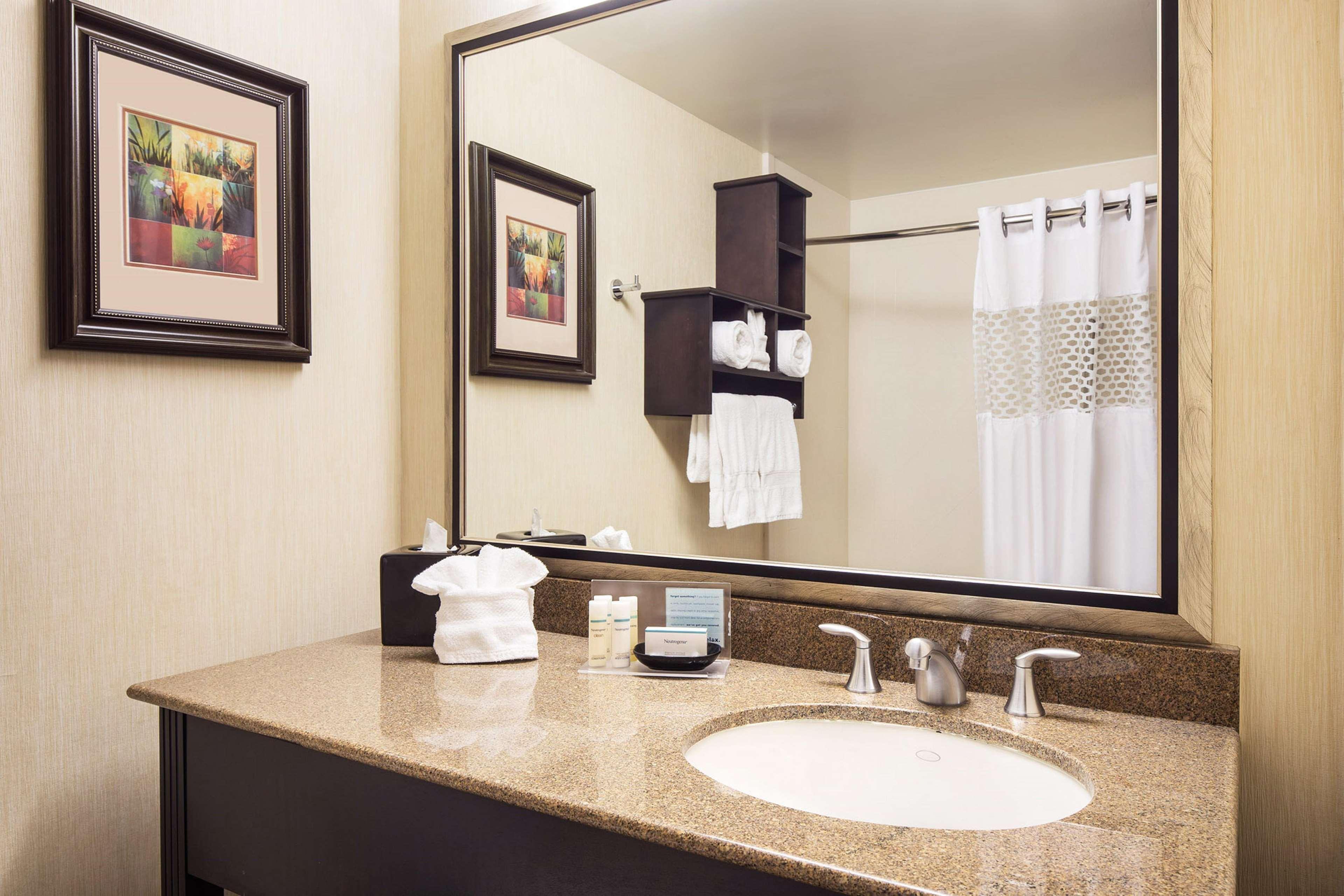 Hampton Inn Лавленд Экстерьер фото
