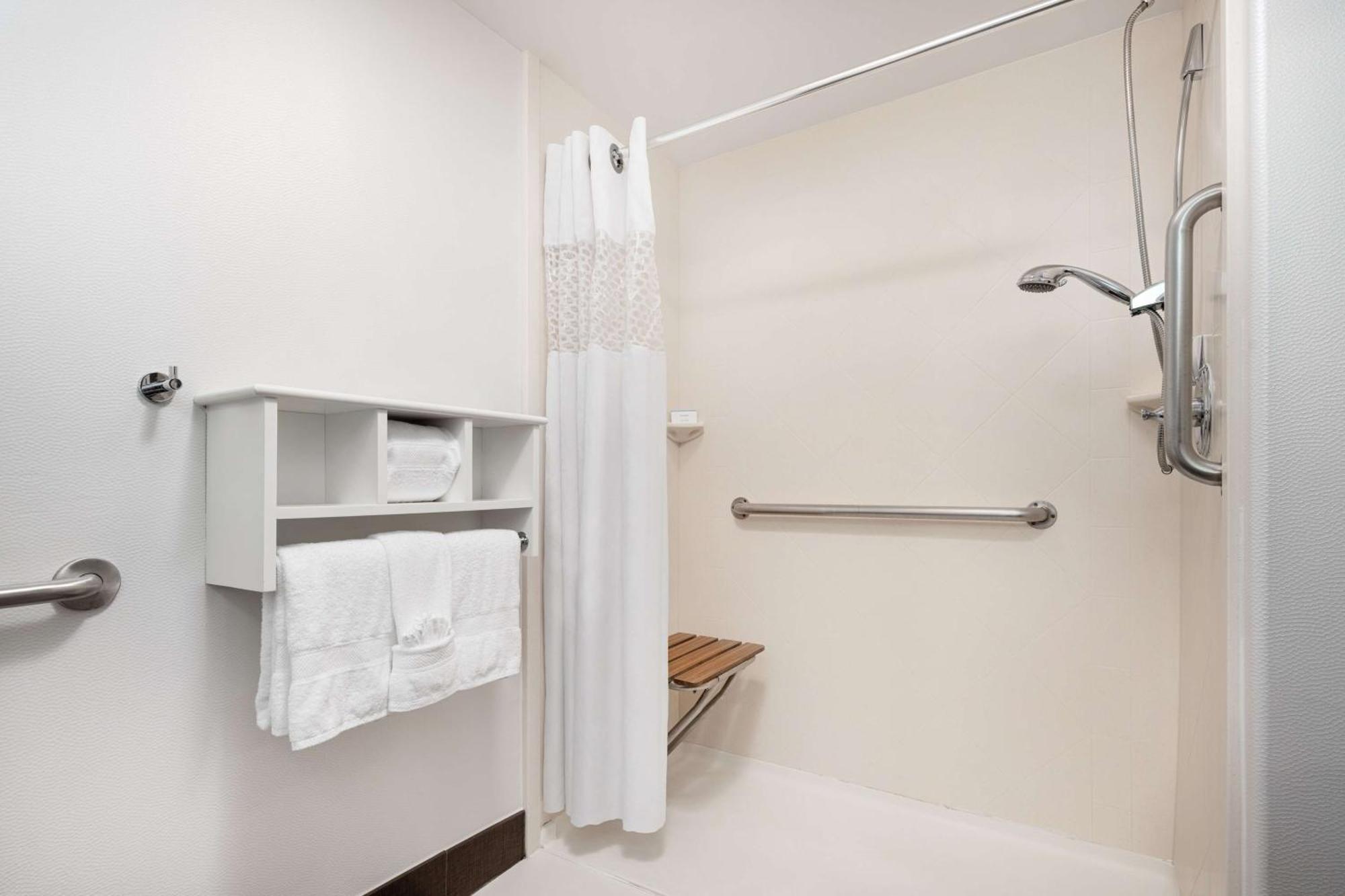 Hampton Inn Лавленд Экстерьер фото