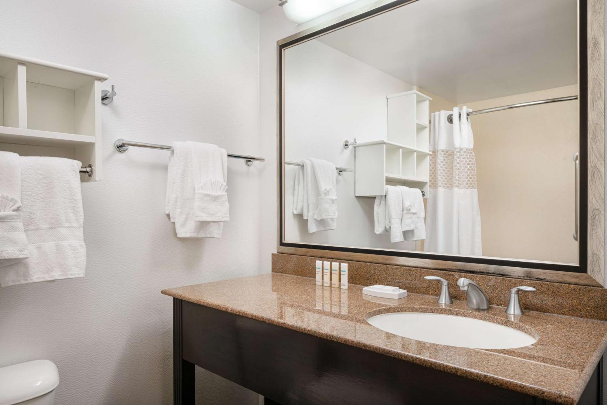 Hampton Inn Лавленд Экстерьер фото