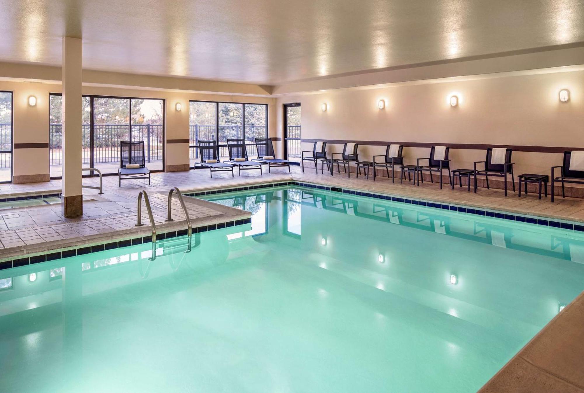 Hampton Inn Лавленд Экстерьер фото